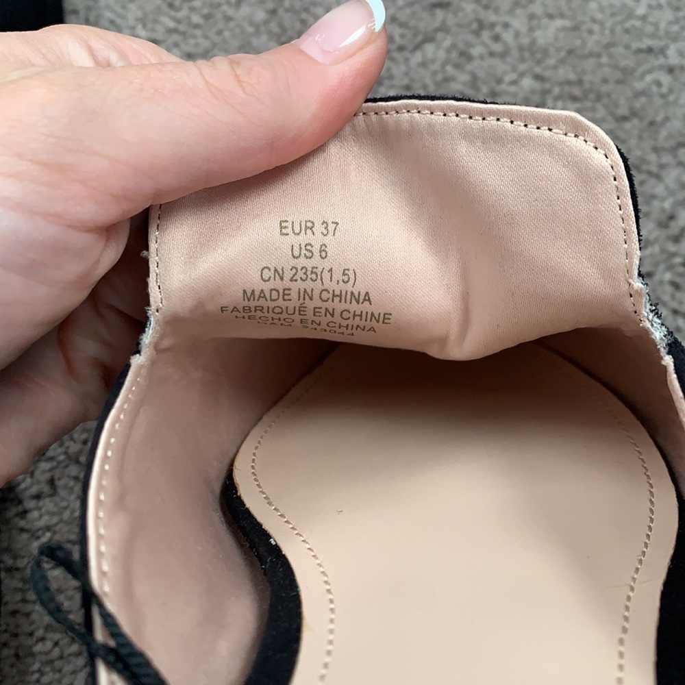 4/25! H&M black flat slide on mules! - Picture 3 of 7